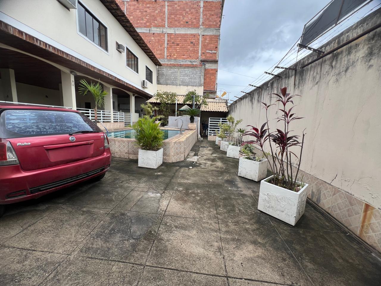 Casa à venda 03 quartos, piscina no Centro de São Gonçalo/RJ.