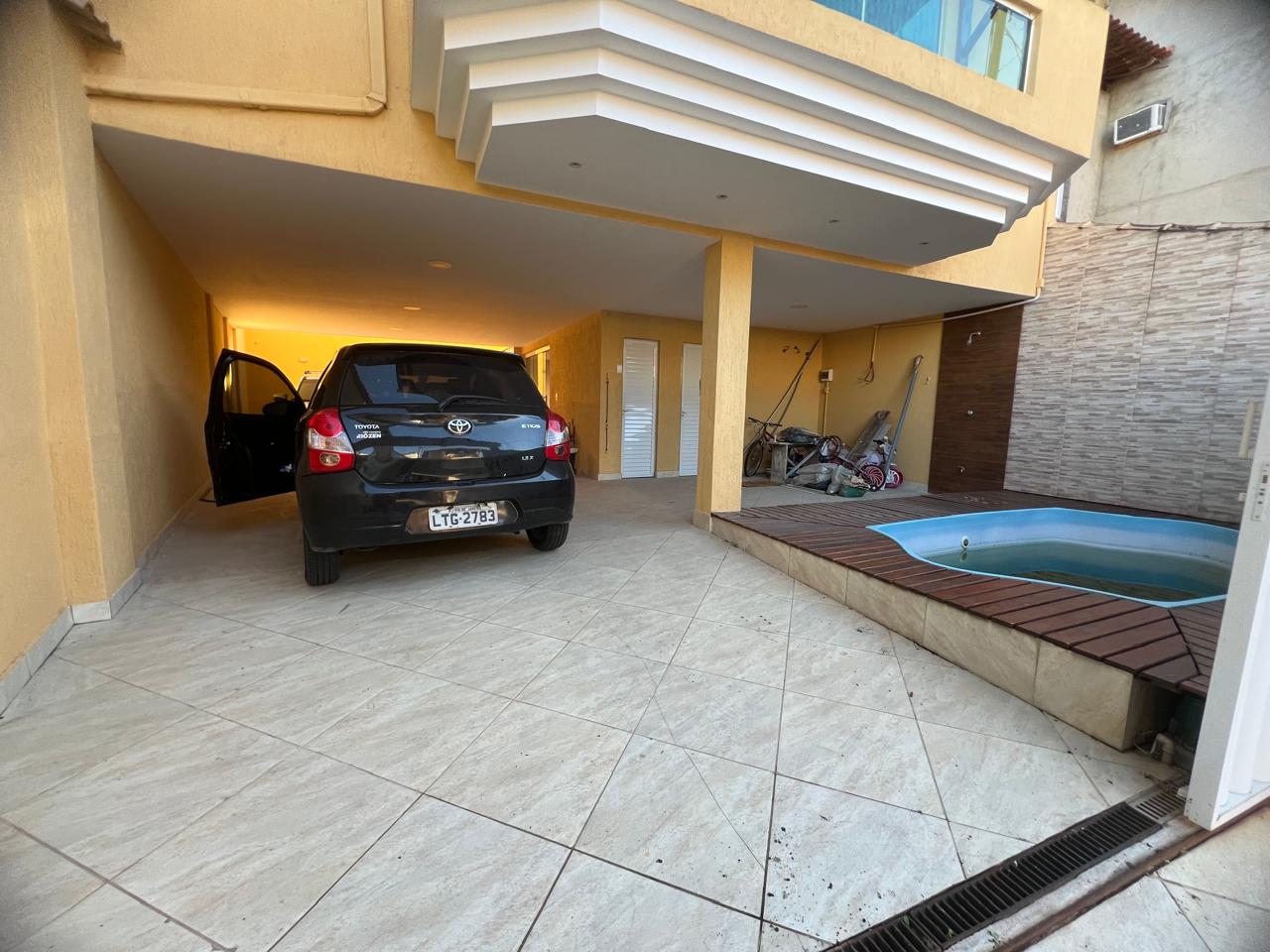 Casa Duplex de 3 Quartos no Exclusivo Condomínio Bouganville, Pacheco!