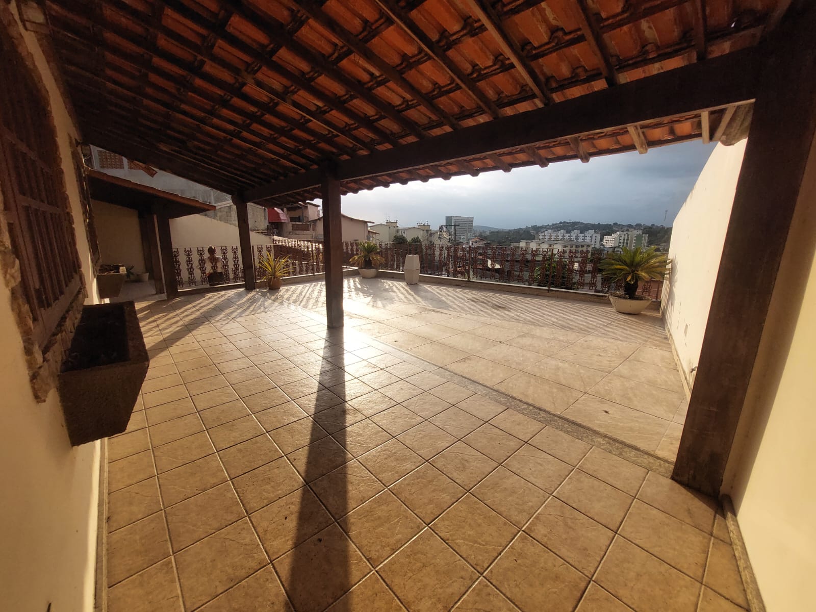 Aluguel: Casa 5 Quartos, 4 banheiros com Móveis Planejados em Condomínio Estrela do Norte São Gonçalo/RJ.