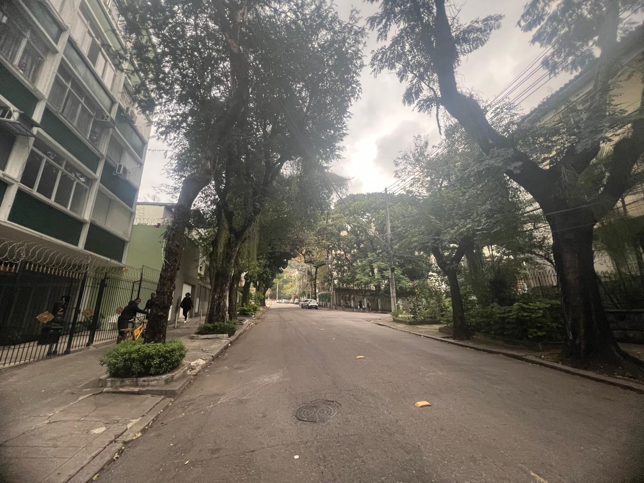 Oportunidade Única no Grajaú: Apartamento de Frente com Vista para o Bico do Papagaio!