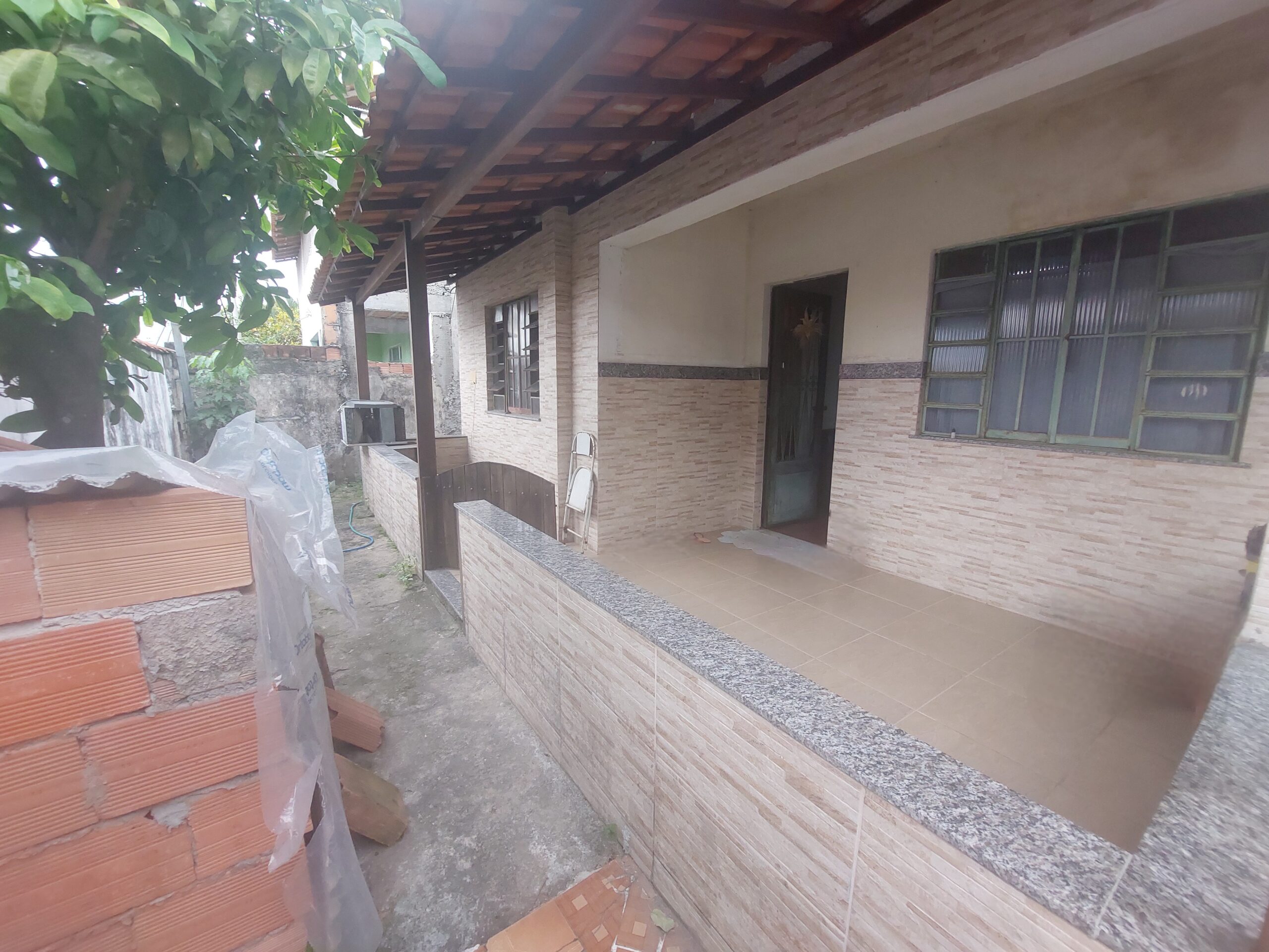 Sua Família Merece Este Espaço! Casa Completa com 3 Quartos e Quintal em São Gonçalo/RJ