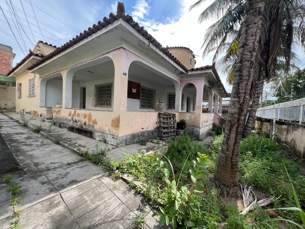 Casa à venda Independente no Centro do Mutondo – 4 Quartos, Piscina, Quintal, para Comércio ou Residência!
