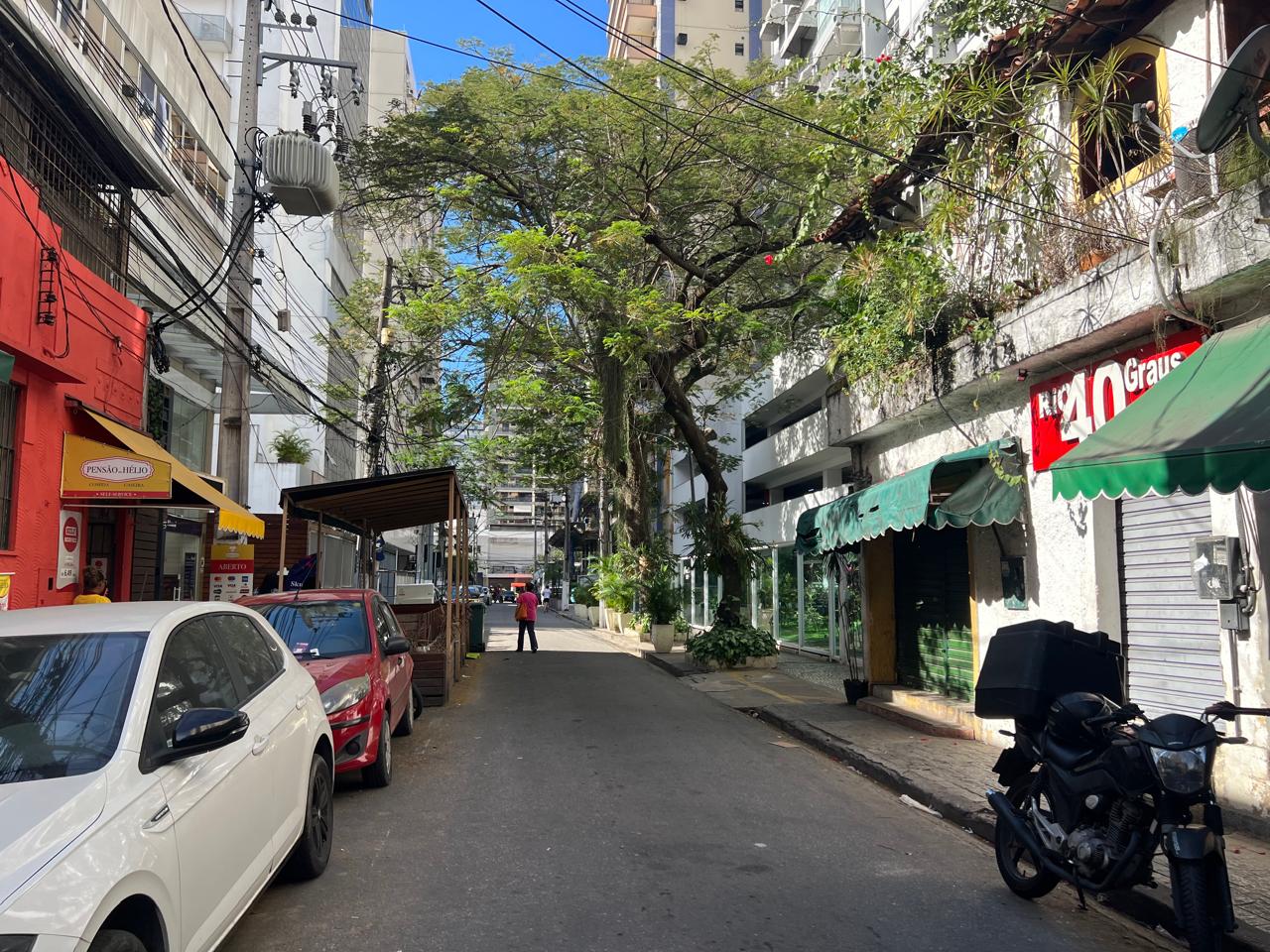 Excelente Apartamento Claro e Arejado com 2 Quartos e Armários Planejados em Icaraí, Niterói: Praticidade, Conforto e Localização Privilegiada no Coração do Bairro