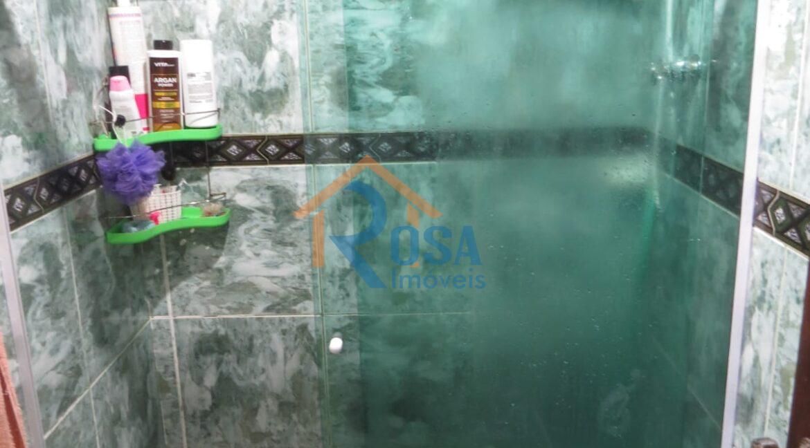 Banheiro social integrado com a sala