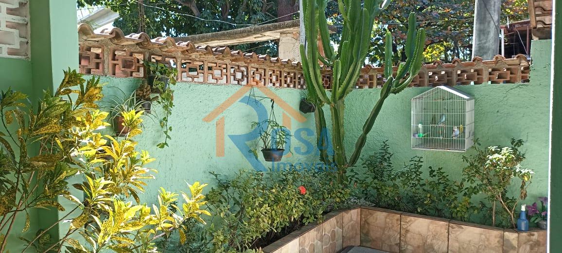 Jardim na parte interna da garagem