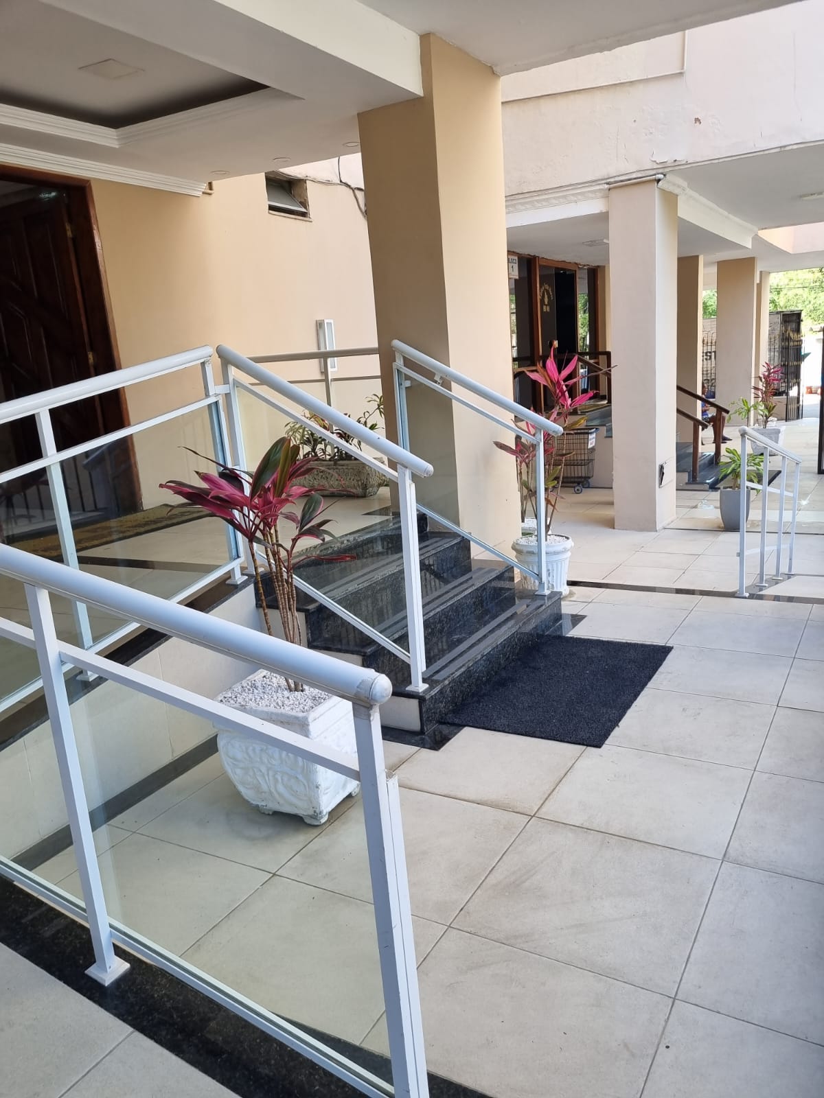 Apartamento à venda Entrou, Apaixonou: 2 Quartos Espaçosos no Alcântara (Comércio na Porta!)